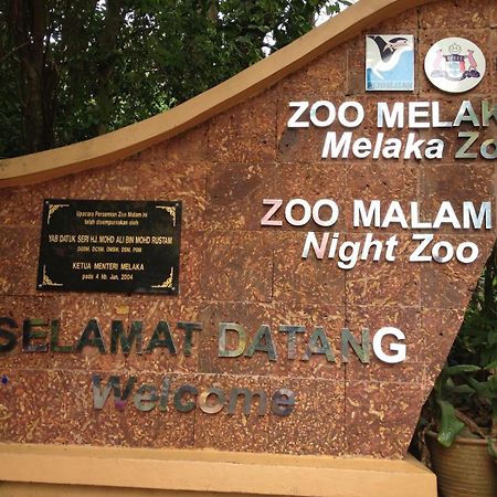 Homestay De Mitc Melaka Exteriör bild